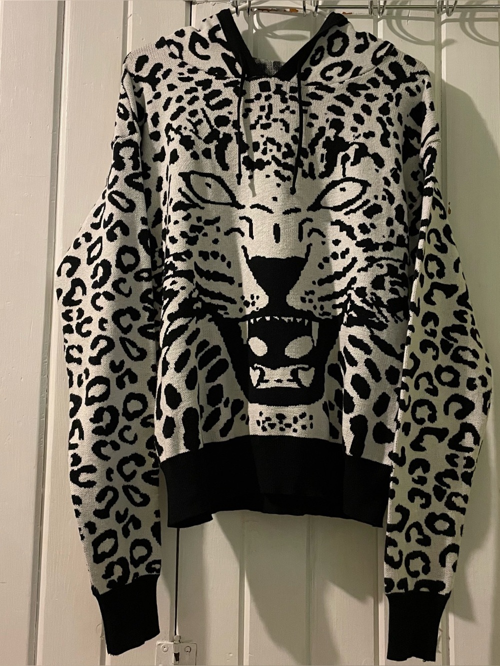 Leopard sweater hoodie-large NWOT